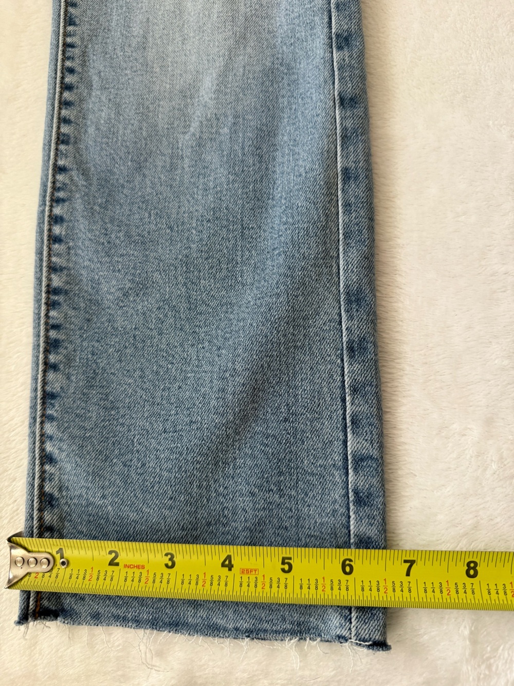Levi’s Wedgie Straight Jeans Women’s Size 26 Light Wash Distressed Raw Hem - Picture 8 of 10